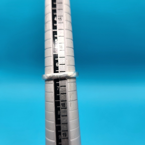 Turquoise and Silver Oval Ring - Picture 5 of 6